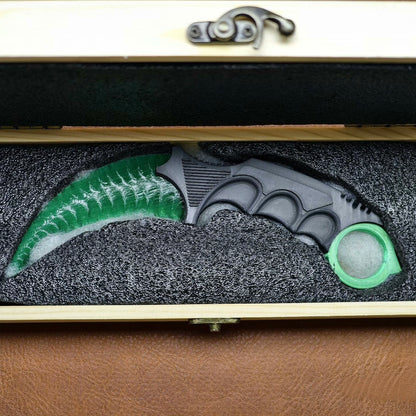 The Emerald Serpent | Green Curved Ornament